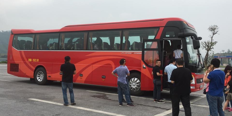 khách hàng thuê xe du lịch