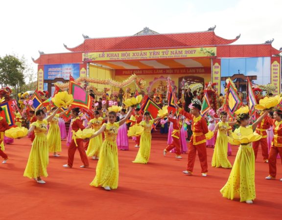 thue-xe-16-cho-du-lich-le-hoi (1)