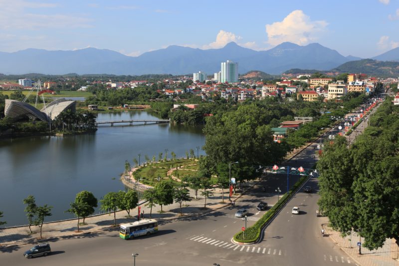dich-vu-thue-xe-35-cho-di-vinh-phuc-tham-quan-cac-diem-du-lich-noi-tieng-gia-re (2)